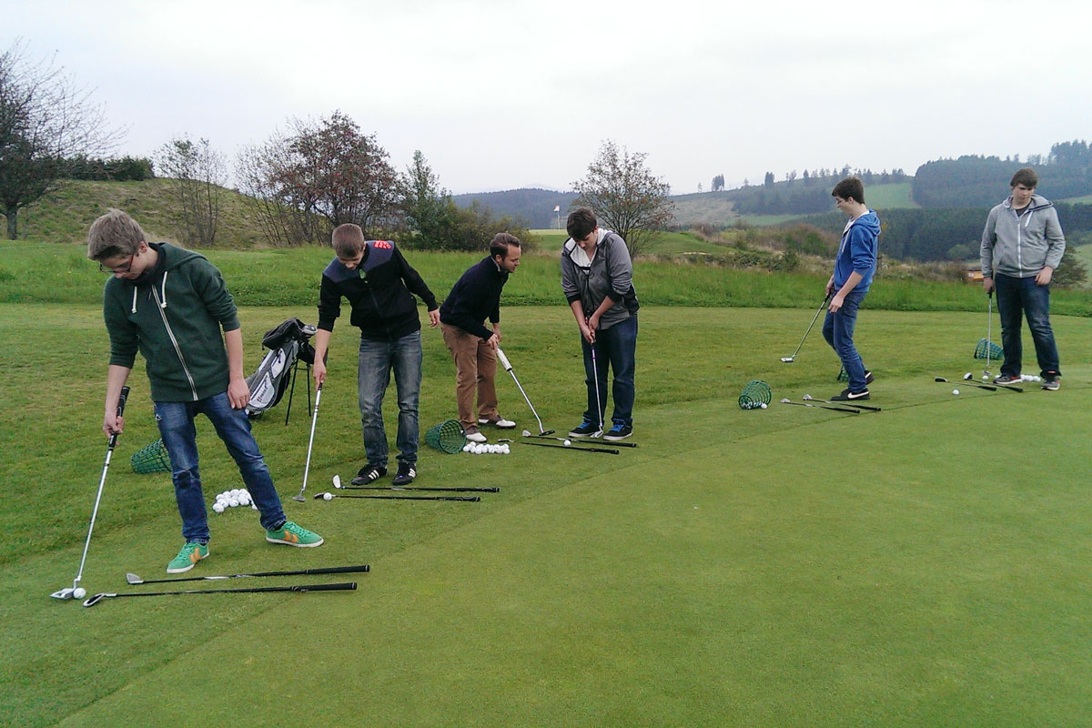 Golfen mit Internatsschülern startet wieder