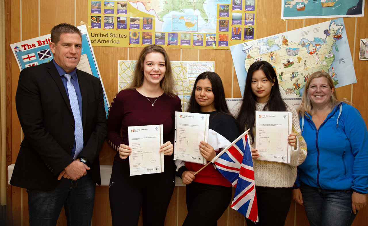 Toller Erfolg: Schloss-Schüler erhielten ihr Cambridge-Zertifikate