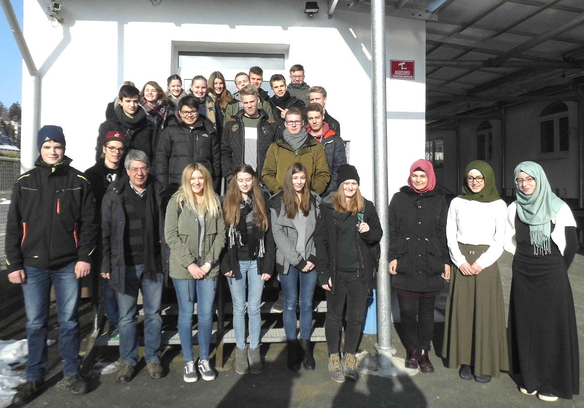 Austausch zwischen den Religionen: Schloss-Schüler besuchen die Moschee in Biedenkopf