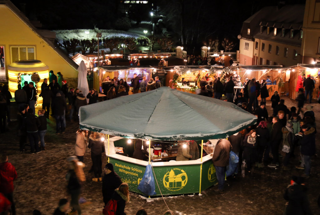 Festliche Atmosphäre und Tradition beim Weihnachtlichen Schlossmarkt!