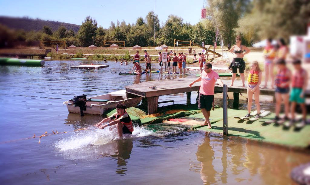 Wasserski und Wakeboard fahren am Niederweimarer See